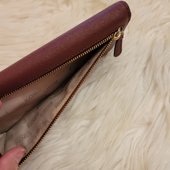 Michael Kors burgandy leather wallet - Picture 5 of 9